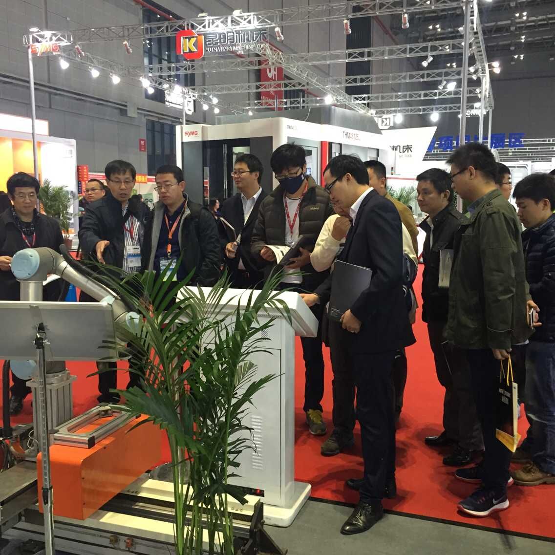 DB旗舰工业机器人上海工博展圆满成功